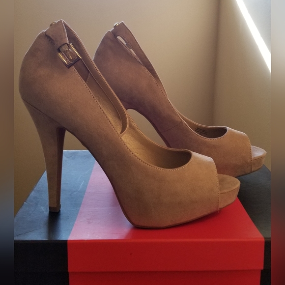 Guess Women Heels - Picture 1 of 4